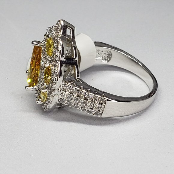 💎Pear Shapped Yellow Sapphire Fashion Ring - Picture 3 of 6